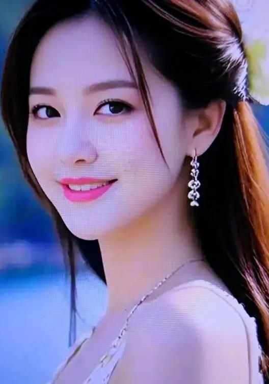 女人越碰越上瘾！男人必学的肢体接触技巧，让她天天缠着你