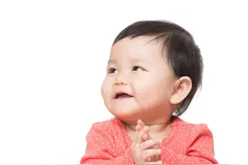 婴儿一般多大开始说话，不同月龄说话特点不一样，新手父母留意图片