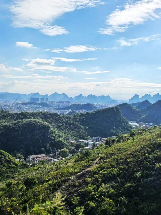 桂林：登峰尽赏满城秋！