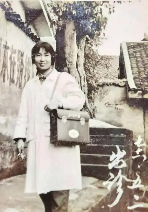 阶级成分、文化基础、思想品格、性别年龄！选拔赤脚医生也不简单