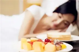 女子怀孕后负责吃，老公负责吐，为什么老婆怀孕老公吐？图片