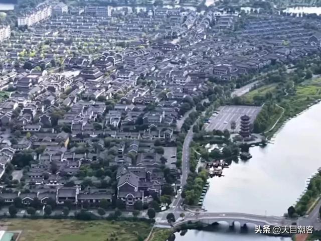 耗资50亿打造“世外桃源”古镇，如今已成为一座被遗弃的文化空城