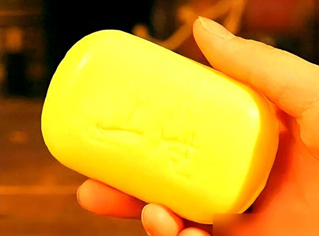 上海一女子用“硫磺皂”洗头，坚持半年后，出现了这4个变化