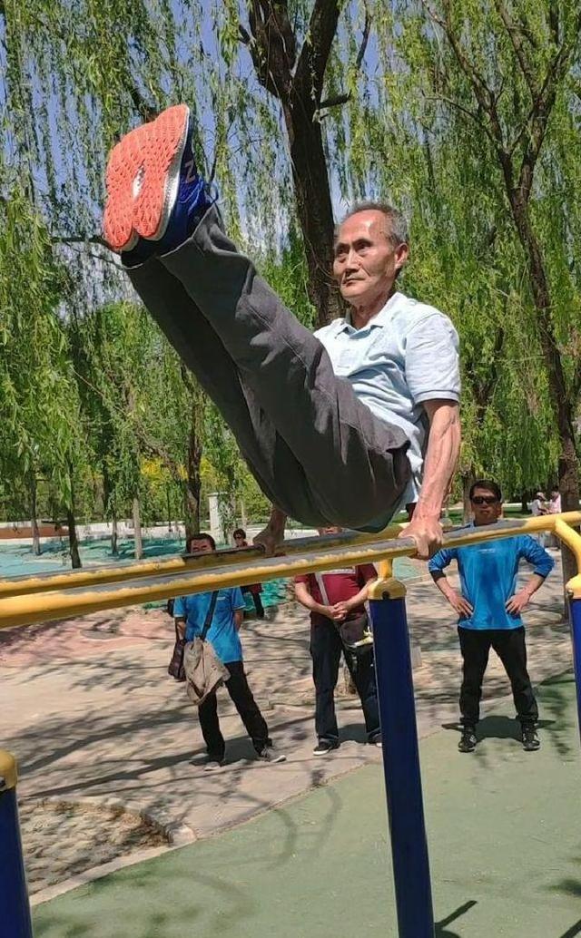 天坛晨练30年的秘诀曝光！小马哥突然消失的真相太意外