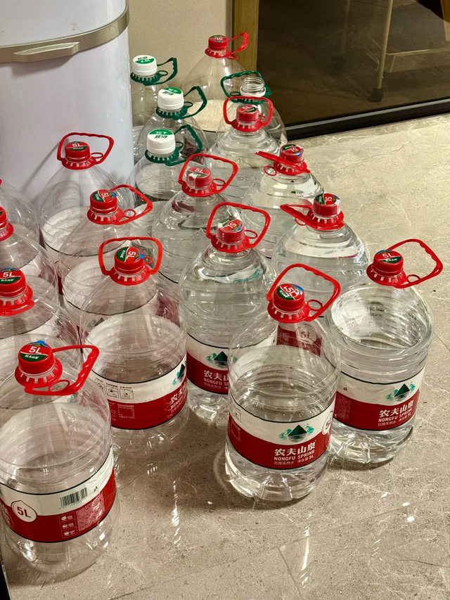 当我把家里的桶装水换成净水器，才发现二者区别太大了！建议看看
