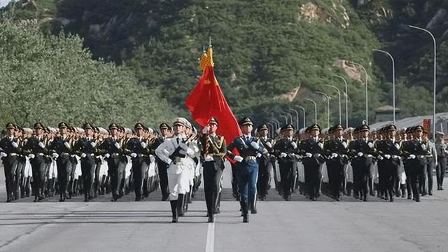 26国首脑出席九三阅兵，美欧韩日泰收到坏消息，中方宣布加税通知