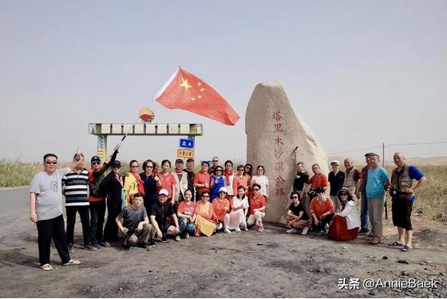 中国最大沙漠中唯一的城市，生活着2万人，周边300公里被黄沙覆盖