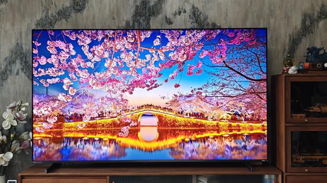客厅娱乐体验大升级！海信小墨 E5Q Pro如何做到好画质不反光？