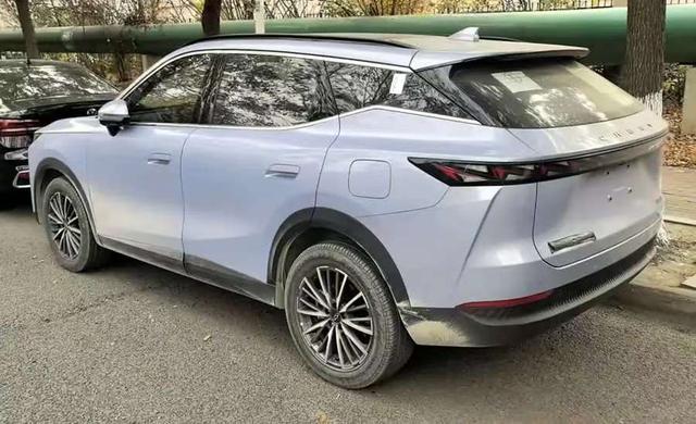 全新瑞虎7 PLUS现身街头	，外观大变样，尺寸提升，能否被大家认可