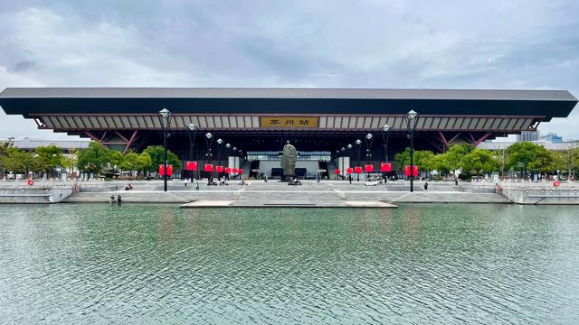苏州漫步七里山塘，穿阊门而行，回望历史变迁