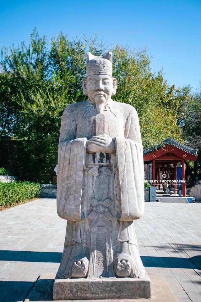 北京神秘的太监墓，地宫龙袍干尸名黄拙吾，为何被怀疑是洪承畴？