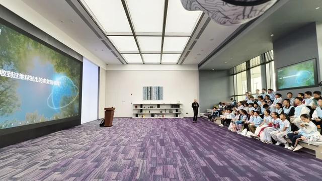 “蓉城小科学家”酷玩通威太阳能，绿色能源探秘high翻天！