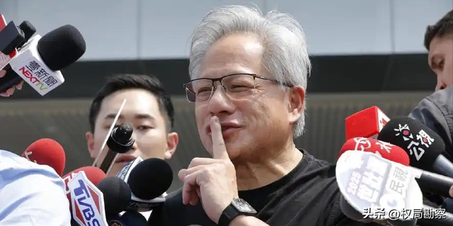 黄仁勋被英国媒体出卖？秘密会议公然唱衰美国，直言中国 AI 必赢
