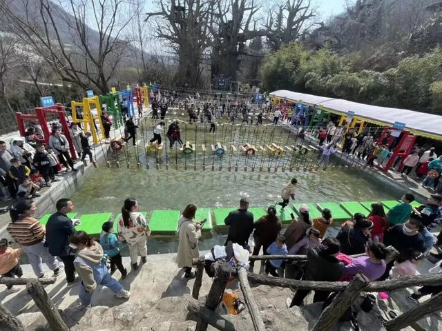 秋华未减，冬景将至，来炎帝影视基地赴一场秋冬的约会吧！