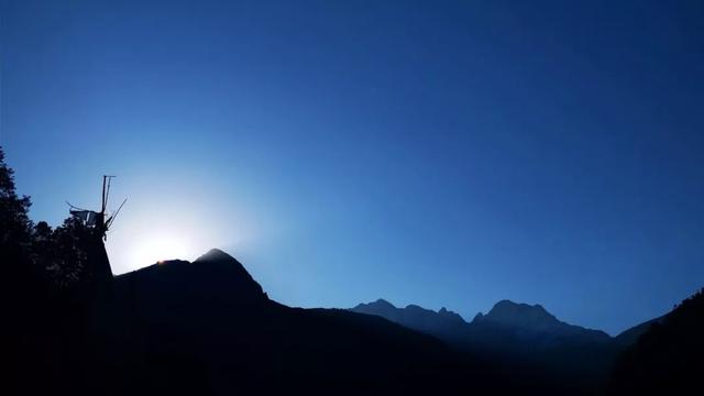 西藏不只有雪山！这片隐秘的江南，是冬季的天然氧吧和避寒仙境。