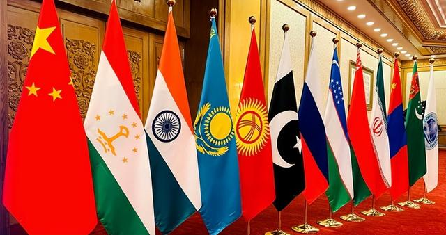 日本通告联合国，逼中国认栽，美国突然变脸，高市退路被彻底堵死