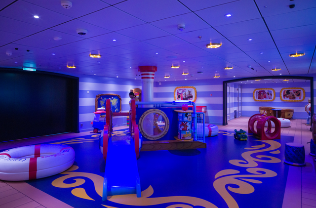 首发！等了一年多终于启航，我坐上了全世界“最快乐”的船