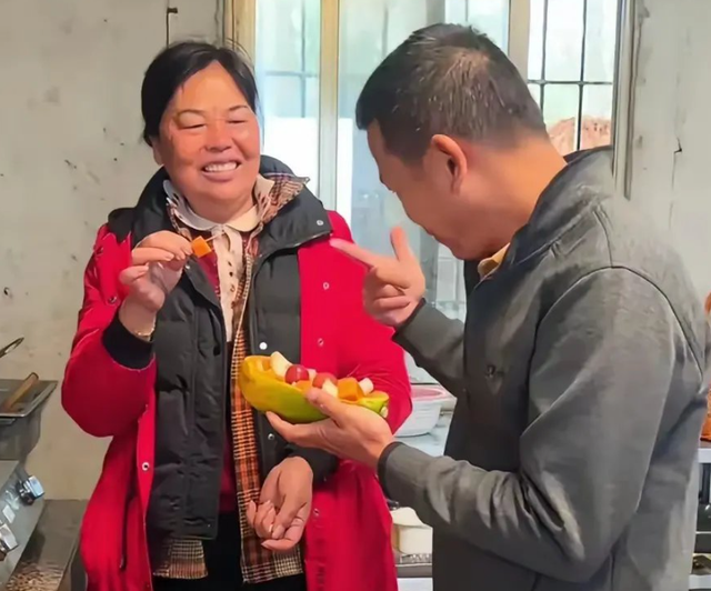 全红婵担心的事还是发生，老家别墅刚封顶，爸妈就走上大衣哥老路