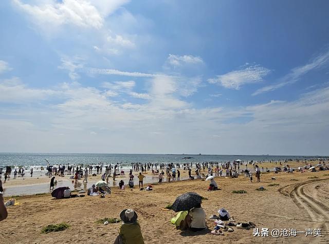 人多的地方，除了火车站汽车站商场外，大概就属海边了吧？！