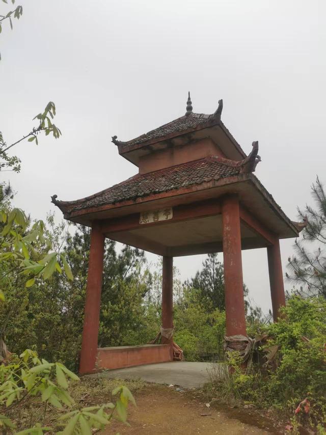 遵义新蒲：新城边上“点灯山”
