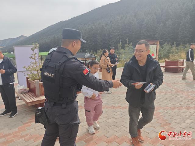 天祝公安：“华锐”大地秋景美 “警”色相随护平安