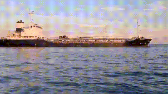 对等拦截！报仇不隔夜！1000万升走私燃料被截，背后竟是美国人？