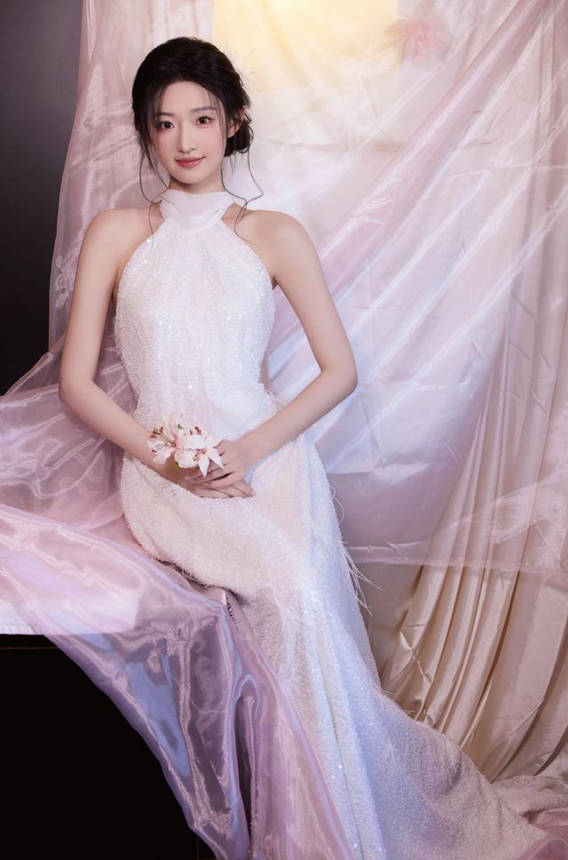 美图福利(22)，刘亦菲、林志玲、杨幂、刘涛、杨雨潼写真套图