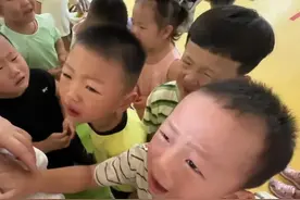 哭了！幼儿园开学第一天，听取“哇”声一片！老师：根本哄不过来图片
