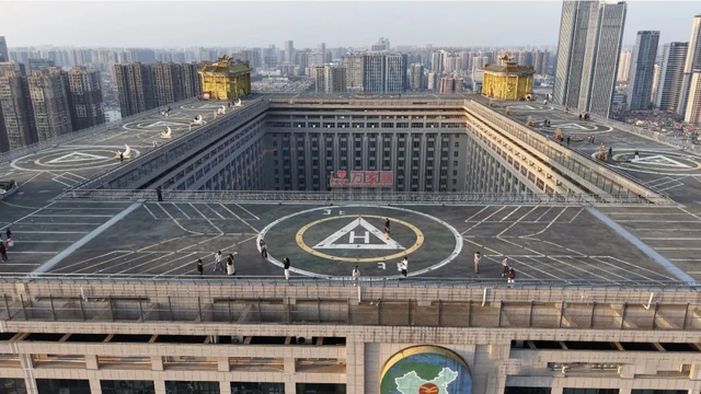 中国最豪横的商场在长沙，楼顶可停118架直升机