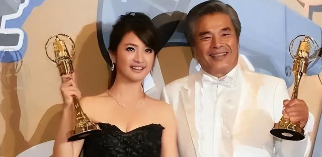 “6个老婆”一屋同住，每人每月7万零花钱，71岁又娶第七房小娇妻
