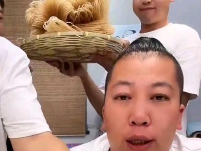 东北雨姐这一次完了，国新办点名，复出失败，彻底沦为反面教材！