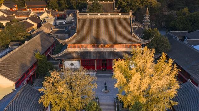 栖霞山强烈预警：赶在降温前快来打卡，红枫最佳观赏期别错过！