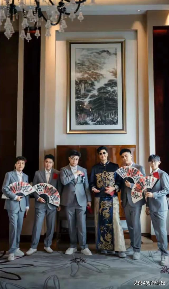 金龟子王宁女儿北京办婚礼，亲家母露面，180高个穿着旗袍好贵气