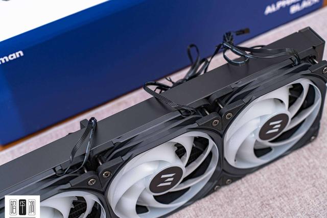 曲面玻璃的通透美学：乔思伯 TK-4 装机实录