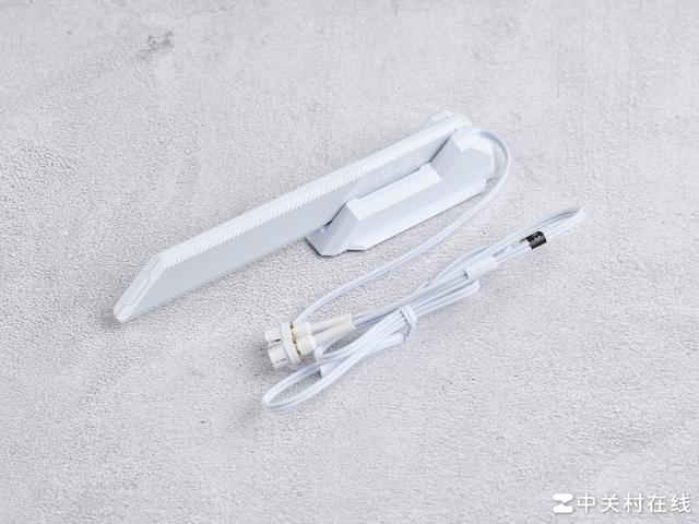 布局优化升级WIFI7 华硕B850重炮手白色版主板评测