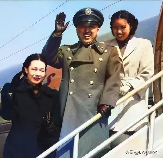 卫立煌将军的妻子有多漂亮？穿着时髦端庄优雅，不愧是北大校花！