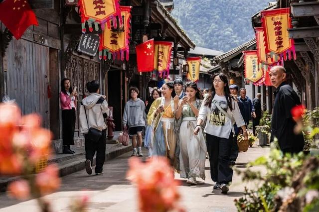 走，去水磨！在青瓦老街里“躺平”一个秋天