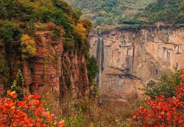 11月自驾天花板！八百里太行秋色巅峰，穿挂壁公路，邂逅红叶古村