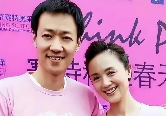 朱媛媛去世不到1年，52岁辛柏青现身春晚彩排	，恶心的一幕出现了