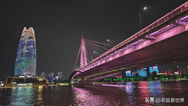 宁波老外滩夜市：中国经济的缩影