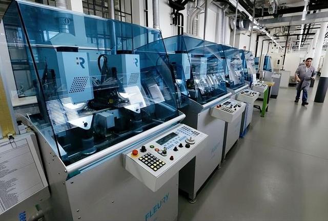 让中国造不出芯片？荷兰突然下狠手，外媒：这是要逼死ASML