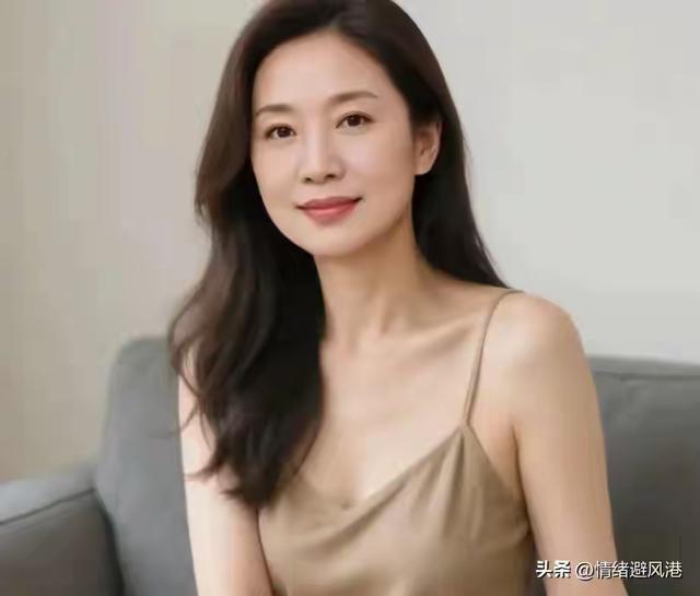 65岁阿姨喝茶时说大实话：女人到死都惦记男人，不是矫情是真心