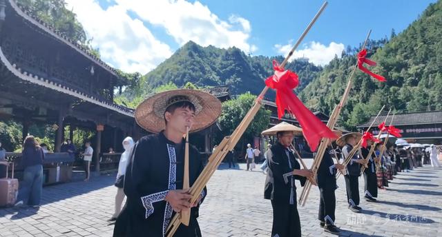 入秋后，贵州迎来错峰游高峰，“银发族”成主力
