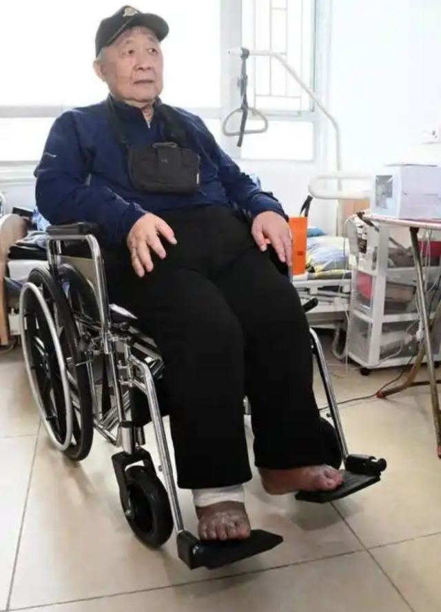 家花不如野花香！出轨保姆、逼死原配，如今过成这样只能算他活该