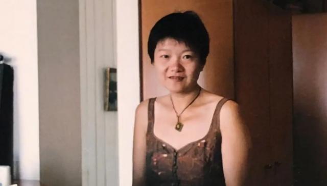 离婚34年后，64岁的洪晃住百平京郊大院，让陈凯歌看了都羡慕