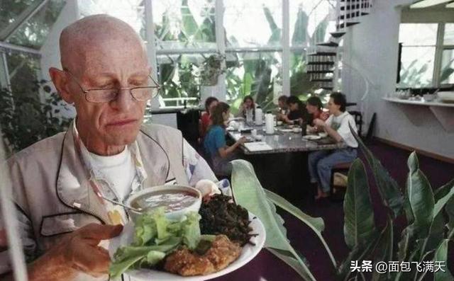 33年前，美国曾做过一个实验，将4男4女关一起两年，结果怎样