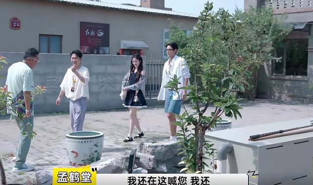 于谦自曝到了花钱的年纪，住600平豪宅、养2300的鱼，4人吃八个菜