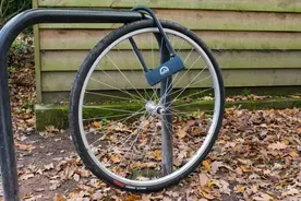 这样锁车等于没锁！自行车正确的锁车方式最重要！图片