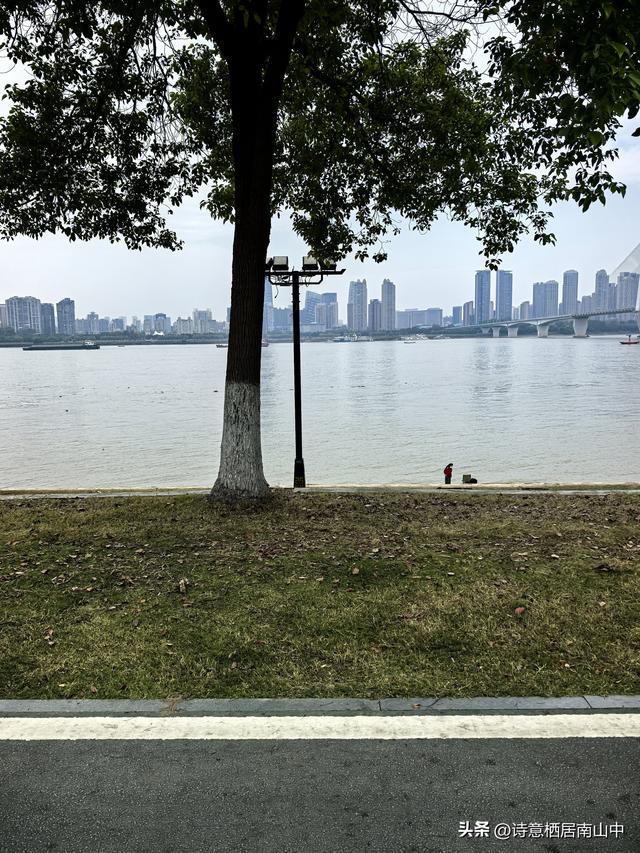 环长江(内环)骑行观光的路线与趣味:一江秋光连天际，满城烟火…