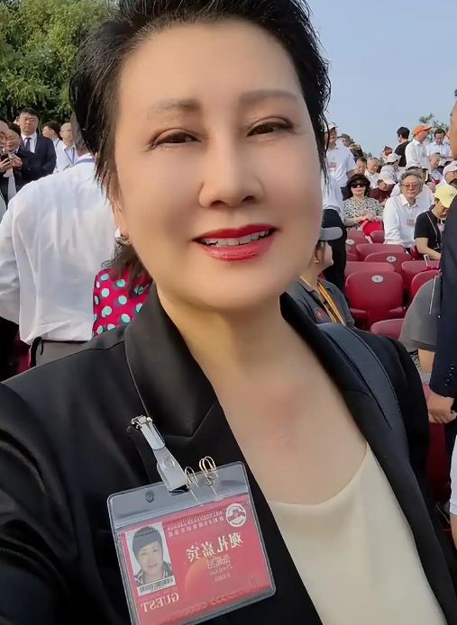 63岁的张凯丽，因阅兵现场的一个感人举动，轻松实现“口碑逆转”